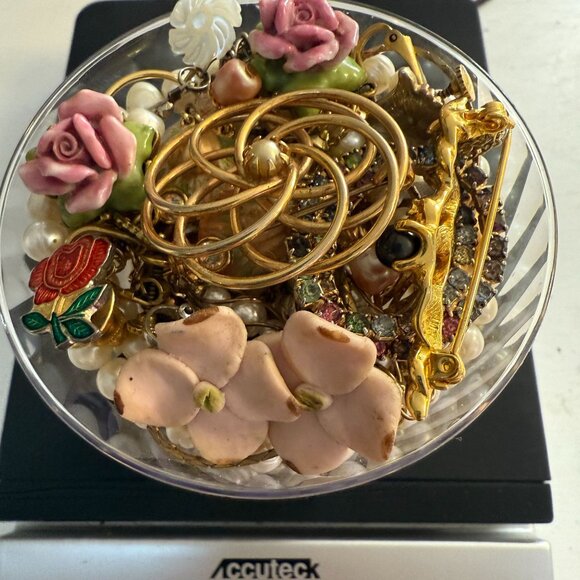 Mixed Vintage Jewelry Lot W/ Enamel Roses Pearl Beads & Gold Tone, Retro, 90's - Picture 7 of 9